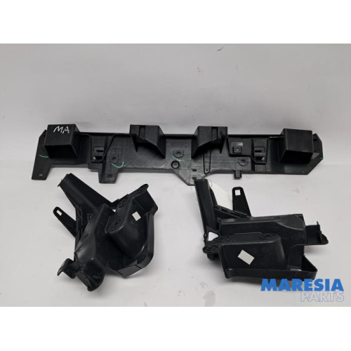 Peugeot - 208 - Rear bumper bracket central