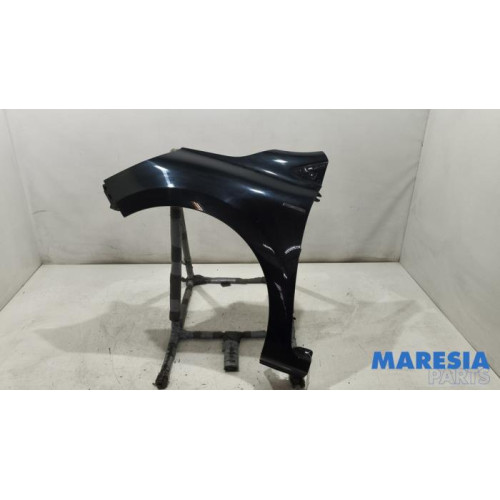 Renault - Clio - Front wing, left