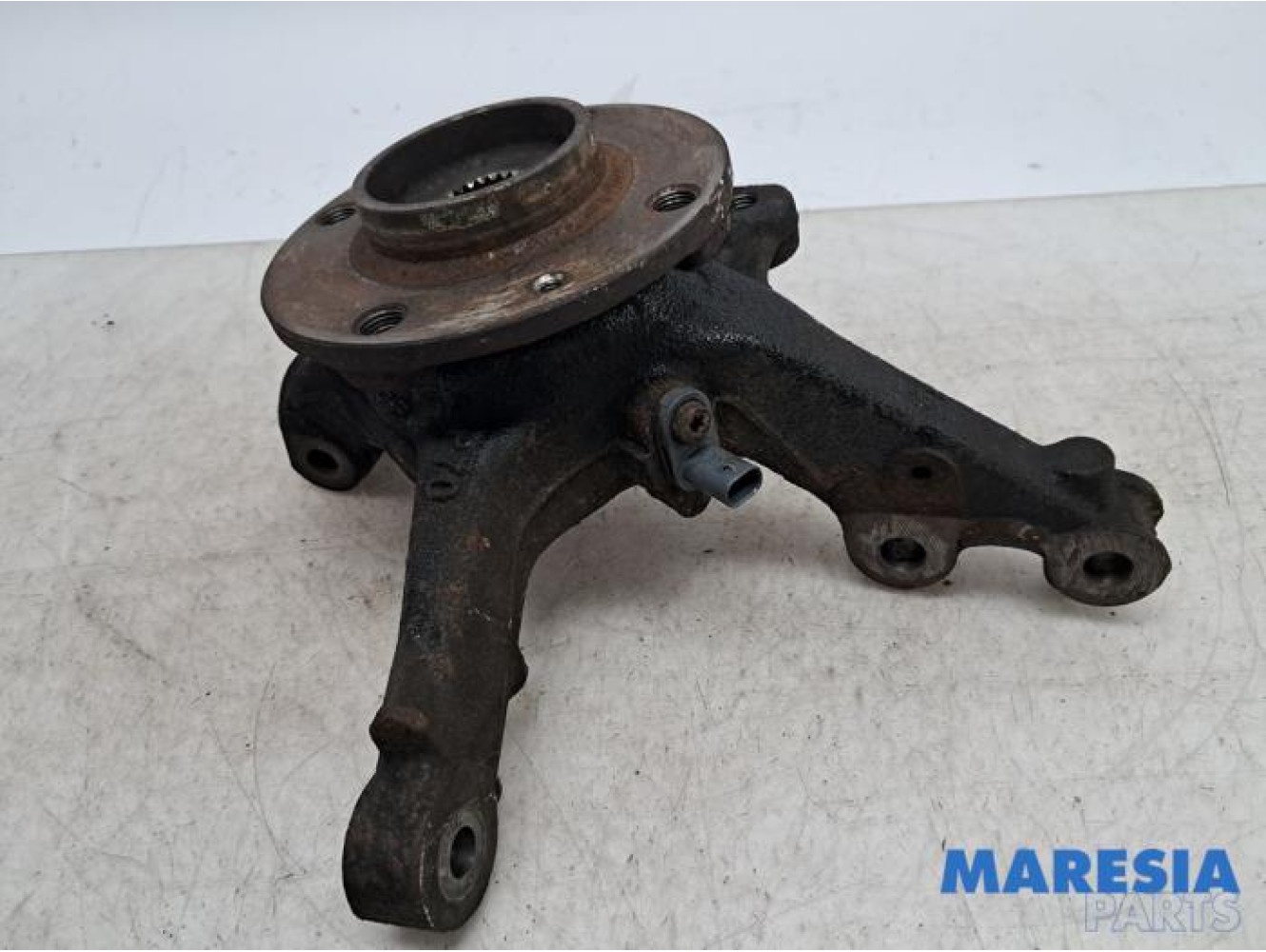 Opel - Corsa - Fusee links-voor