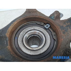 Opel - Corsa - Fusee links-voor