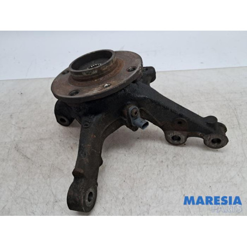 Opel - Corsa - Fusee links-voor