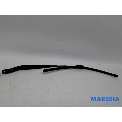 Opel - Corsa - Scheibenwischerarm vorne