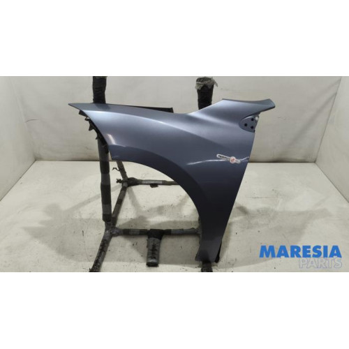 Renault - Megane - Front wing, left
