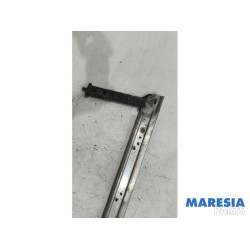 Renault - Megane - Radiator bar