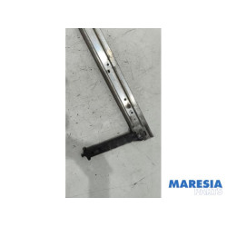 Renault - Megane - Radiator bar