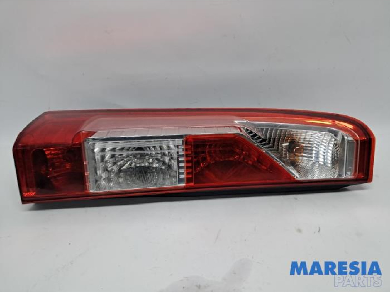 Renault - Master - Achterlicht links