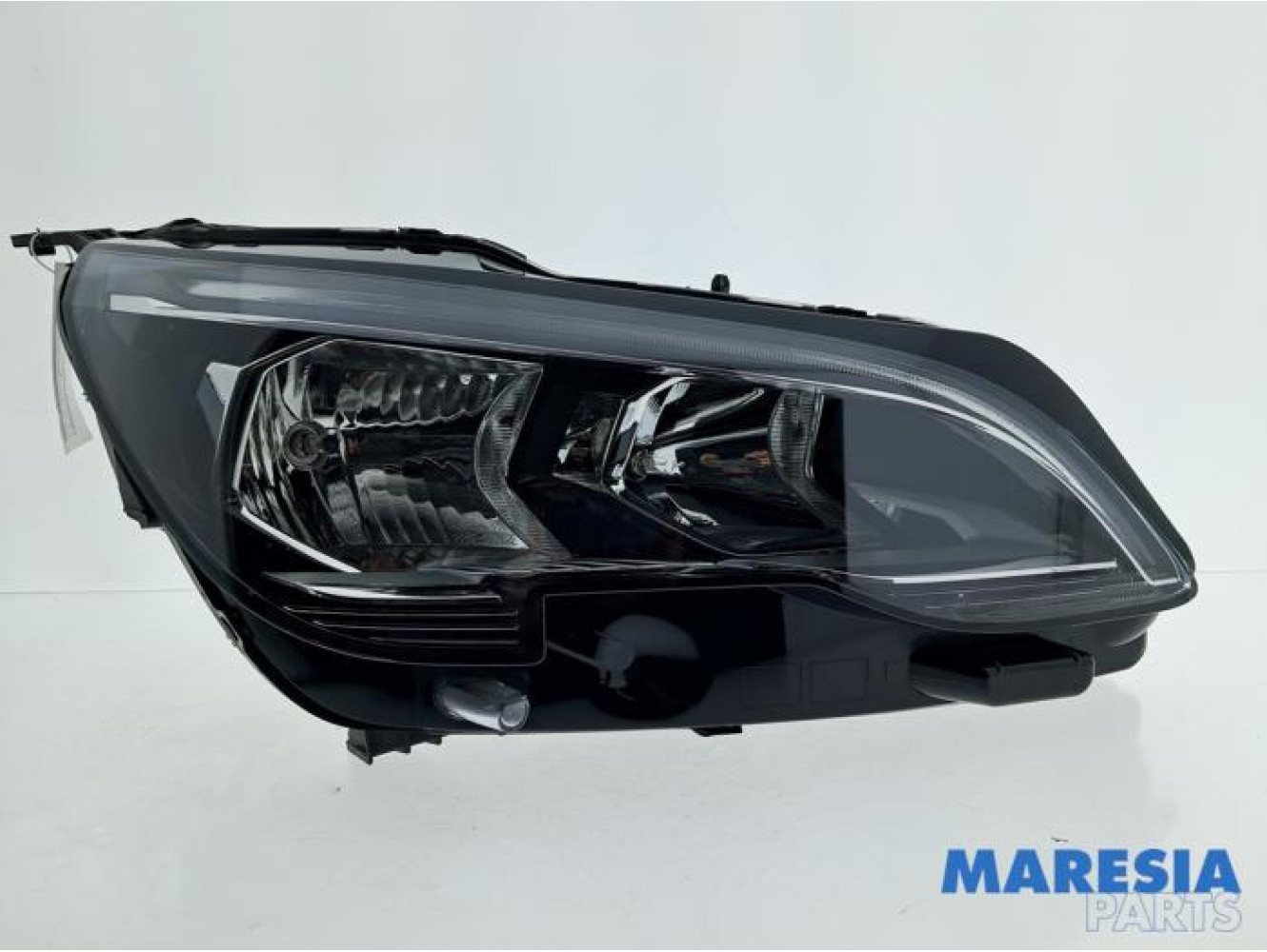 Peugeot - 5008 - Headlight, right