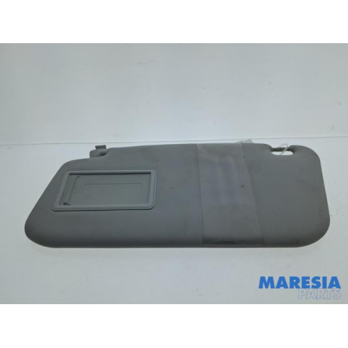 Fiat - 500L - Sun visor