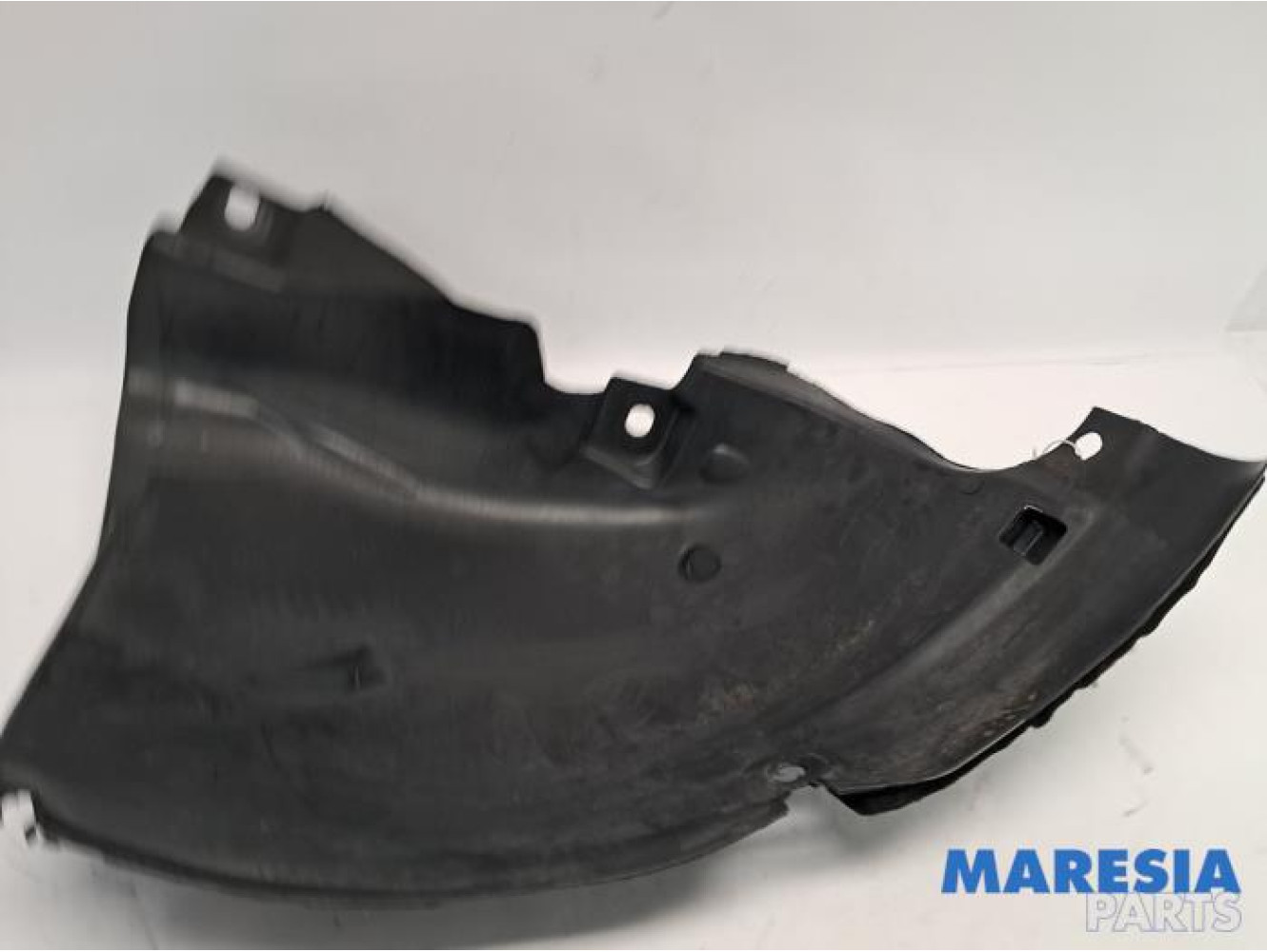 Renault - Clio - Wheel arch liner