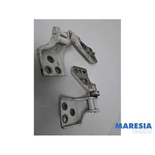 Peugeot - Partner - Rear door hinge, right