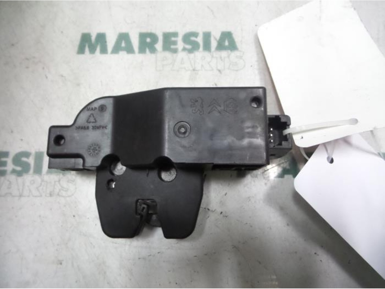 Citroen - C6 - Tailgate lock mechanism
