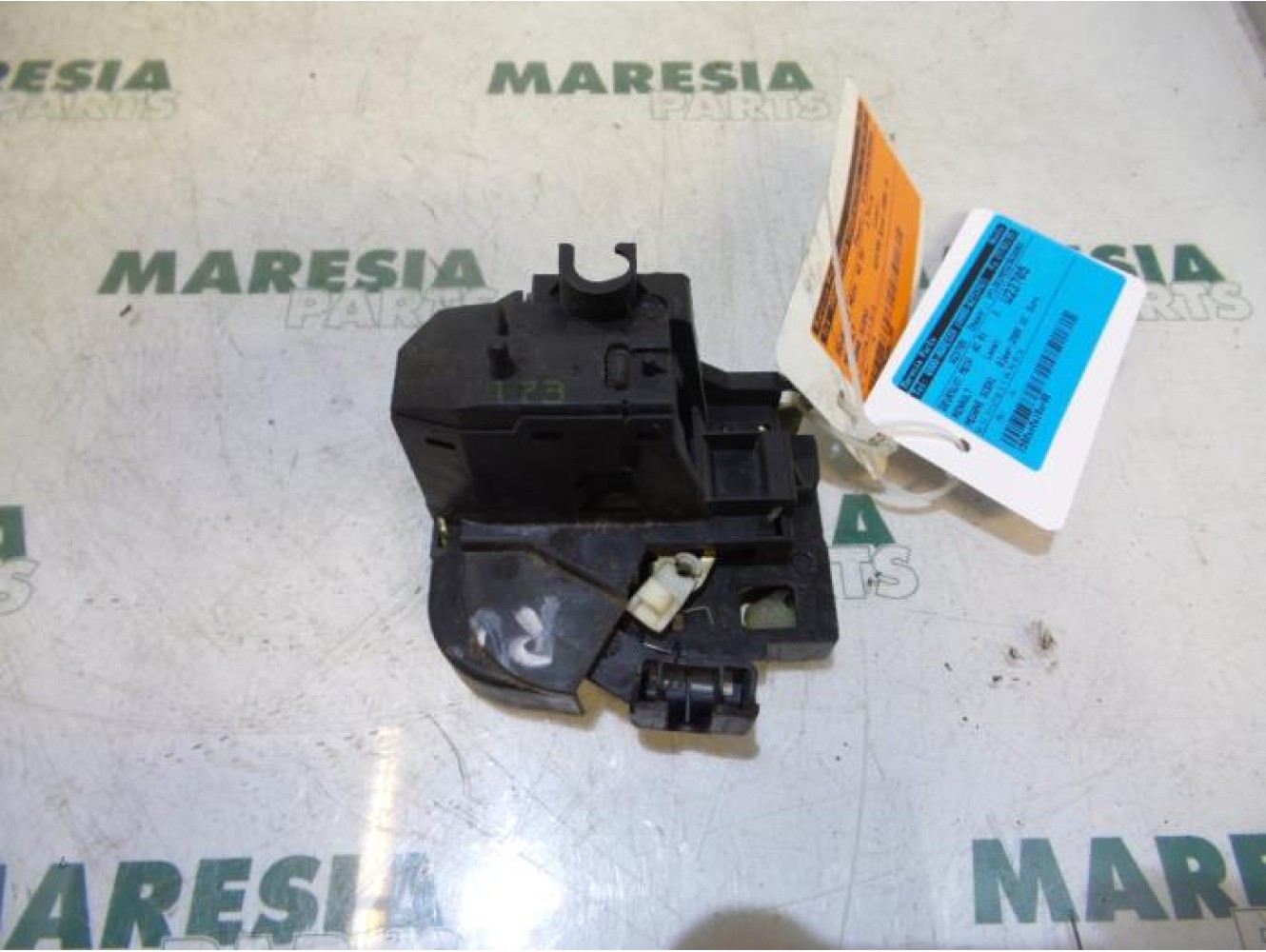 Renault - Megane Scenic - Front door lock mechanism 4-door, right