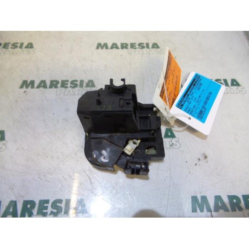 Renault - Megane Scenic - Front door lock mechanism 4-door, right