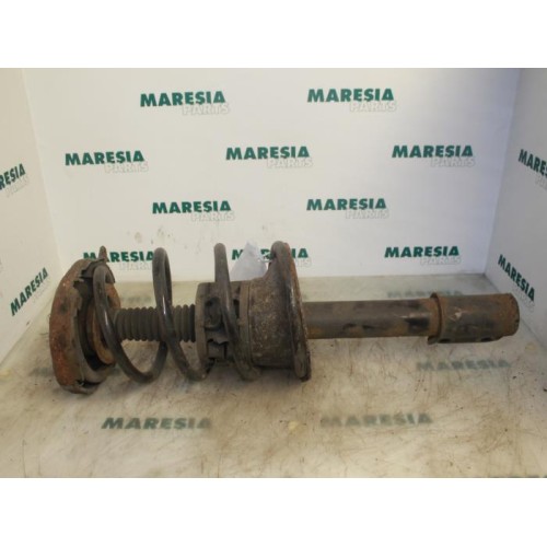 Renault - Megane Scenic - Front shock absorber rod, right