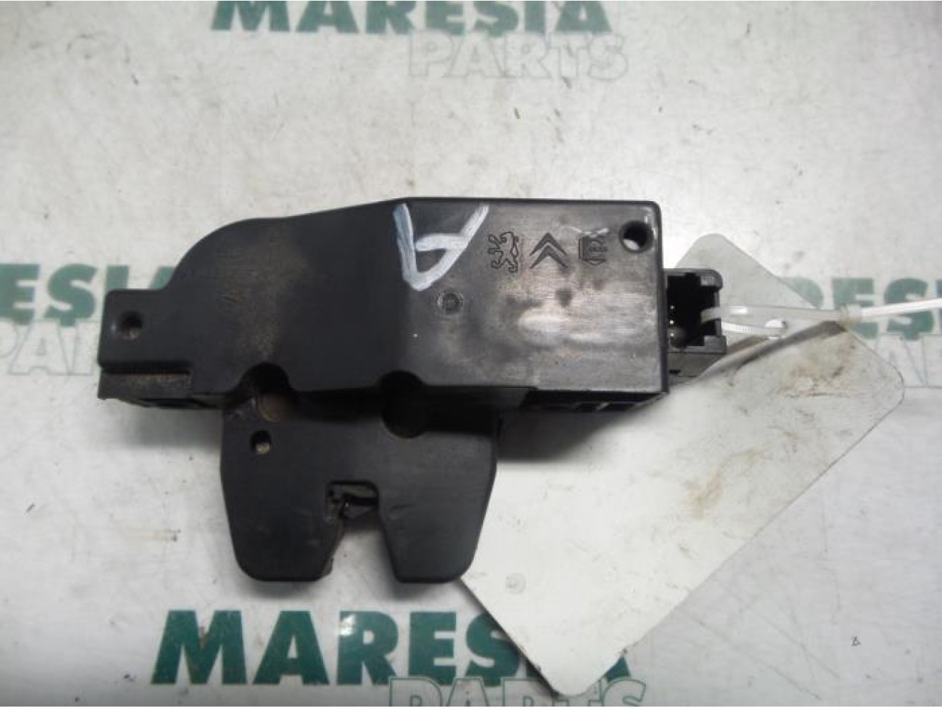 Peugeot - 307 - Tailgate lock mechanism