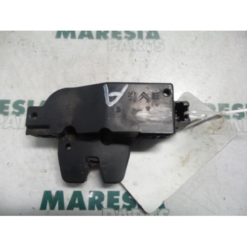 Peugeot - 307 - Tailgate lock mechanism