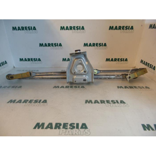 Renault - Clio - Wiper mechanism