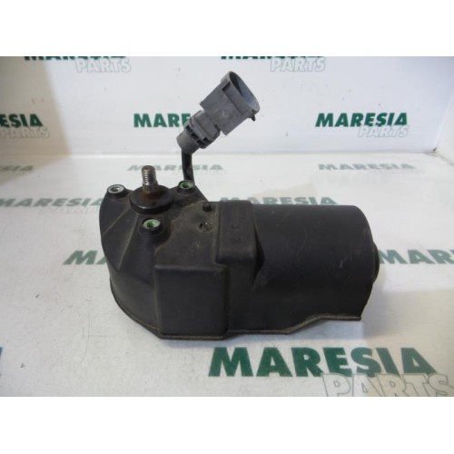Renault - Clio - Front wiper motor