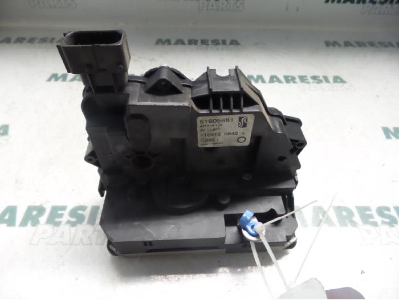 Fiat - Punto - Front door lock mechanism 4-door, right