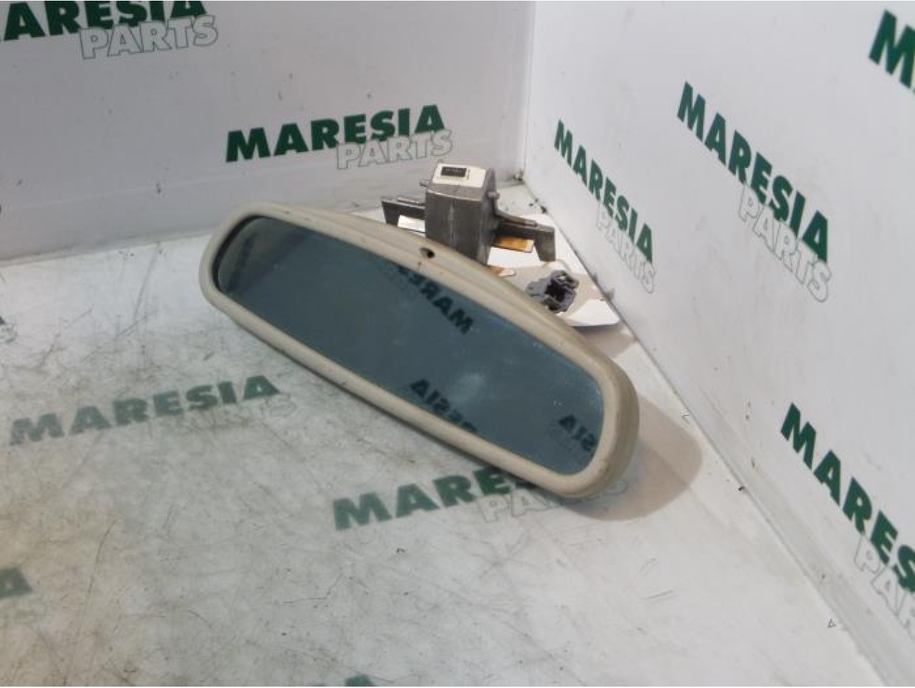 Renault - Megane Scenic - Rear view mirror