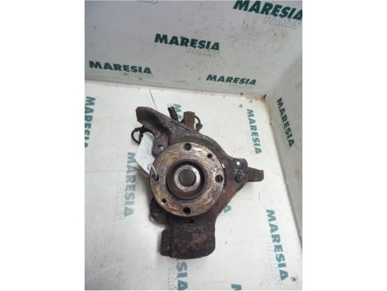 Lancia - Lybra - Knuckle, front left