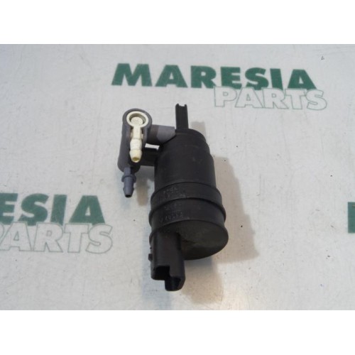 Renault - Megane Scenic - Windscreen washer pump