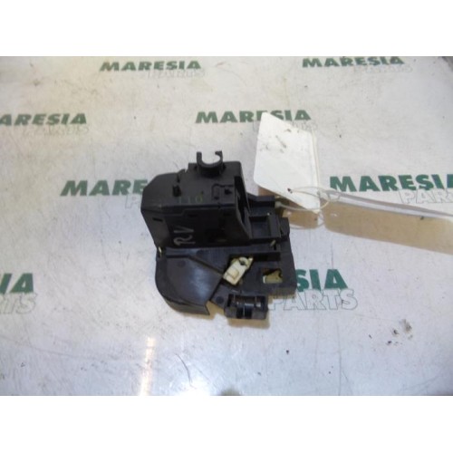 Renault - Megane Scenic - Front door lock mechanism 4-door, right