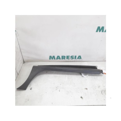 Renault - Megane Scenic - Side skirt, right