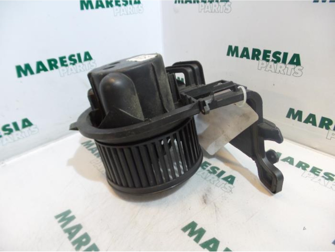 Renault - Clio - Heating and ventilation fan motor