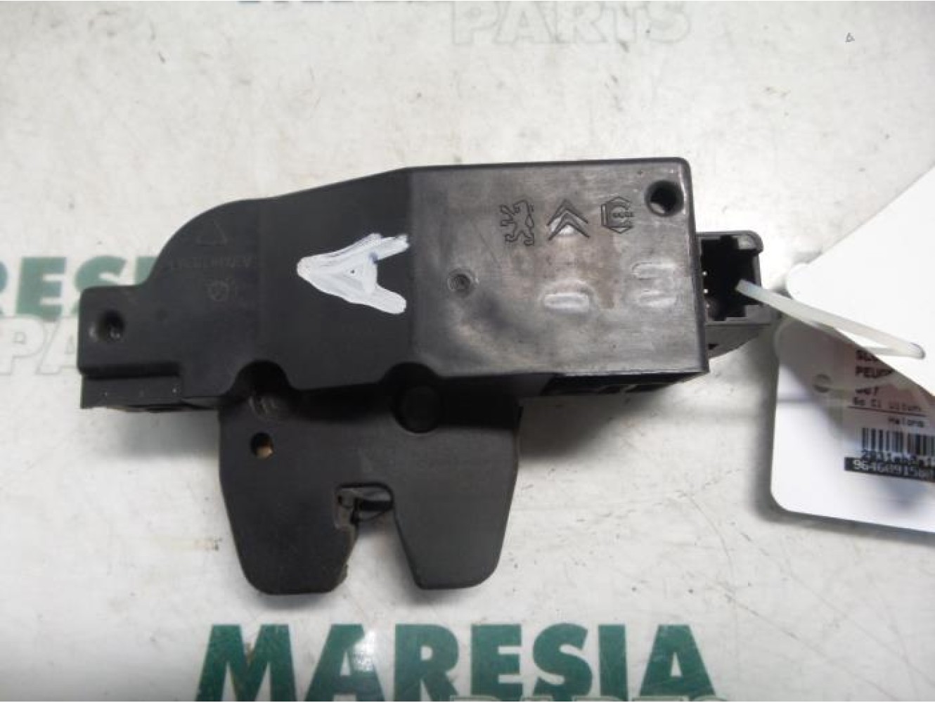 Peugeot - 307 - Tailgate lock mechanism