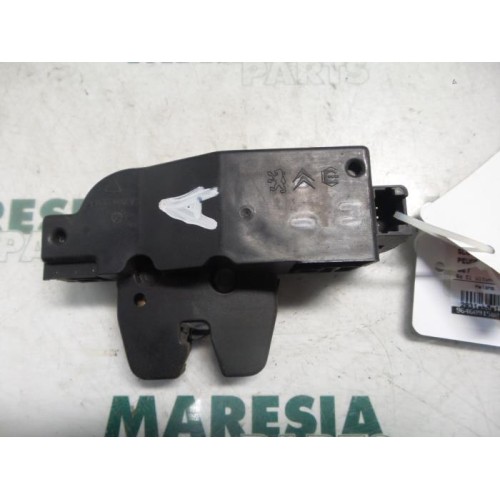 Peugeot - 307 - Tailgate lock mechanism