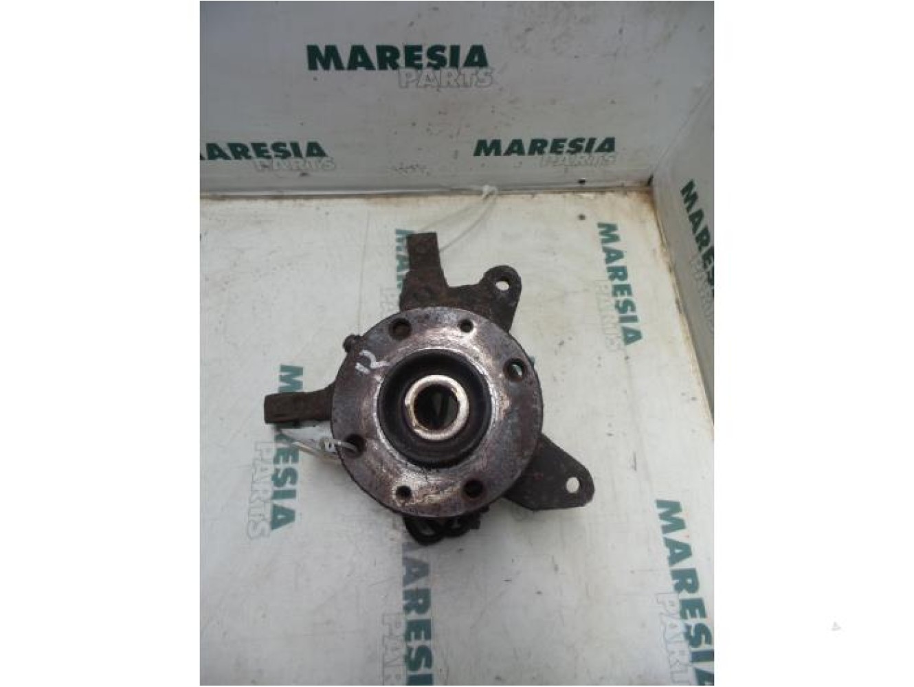 Renault - Megane Scenic - Knuckle, front right