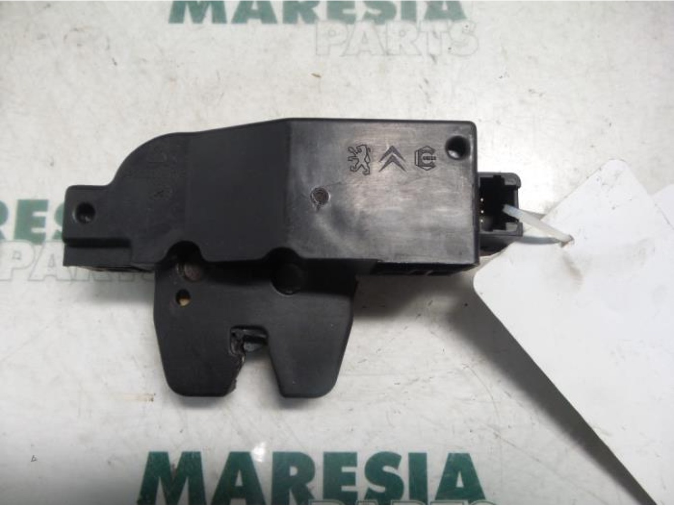 Peugeot - 307 - Tailgate lock mechanism