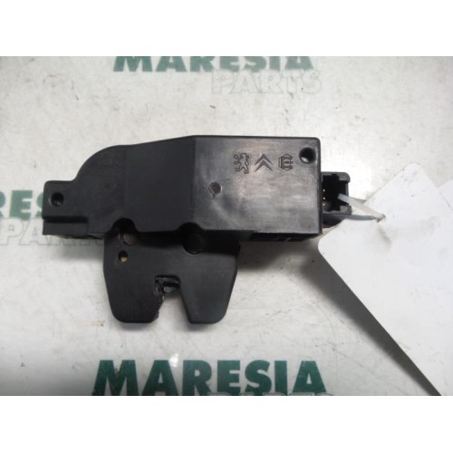 Peugeot - 307 - Tailgate lock mechanism