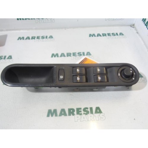 Renault - Espace - Multi-functional window switch