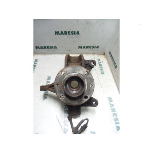 Renault - Megane Scenic - Knuckle, front right