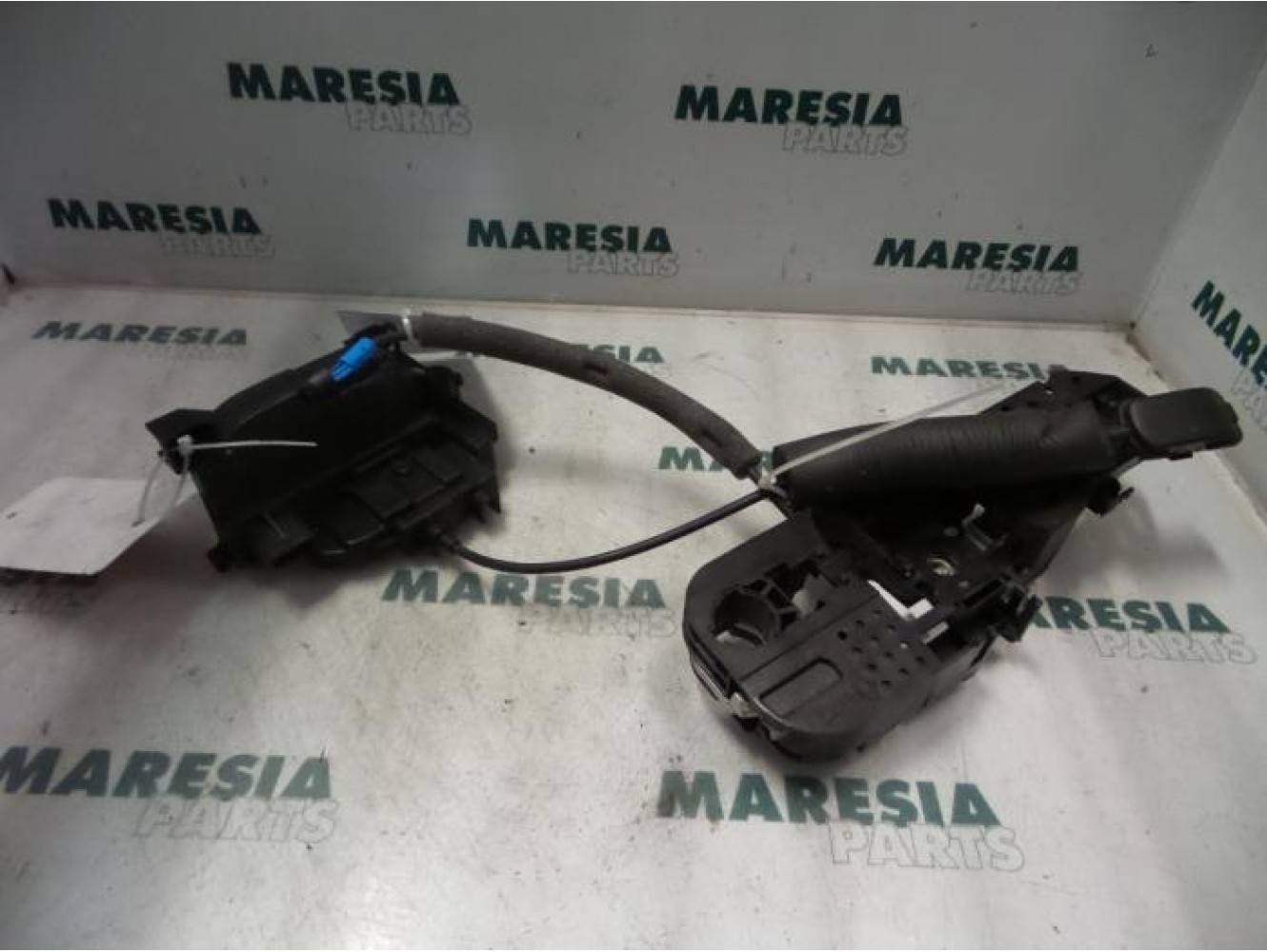 Renault - Megane - Front door lock mechanism 4-door, right