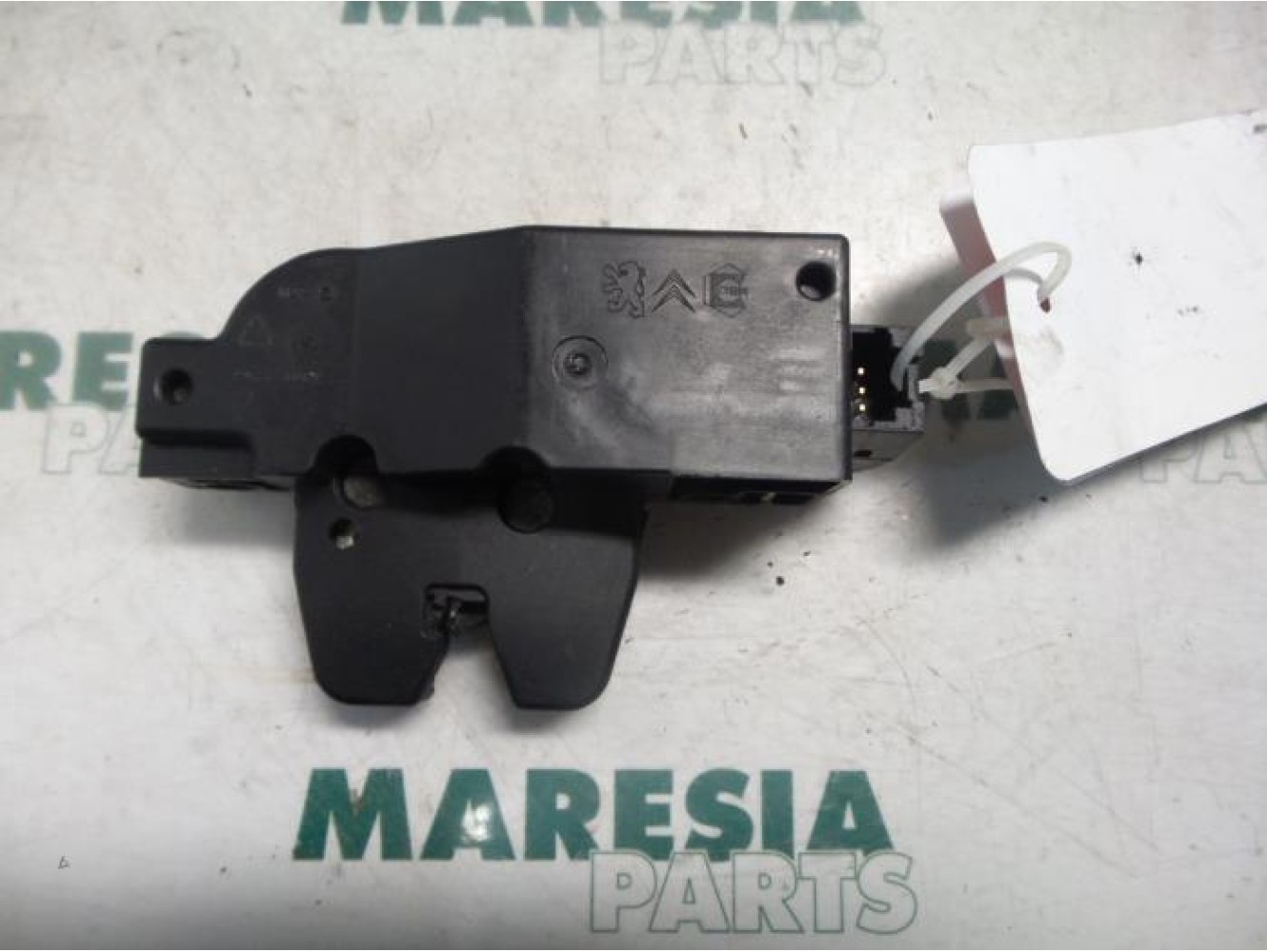 Peugeot - 307 - Tailgate lock mechanism