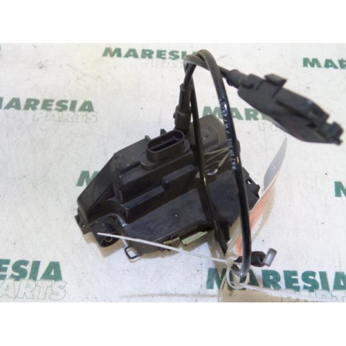 Renault - Megane Scenic - Front door lock mechanism 4-door, right