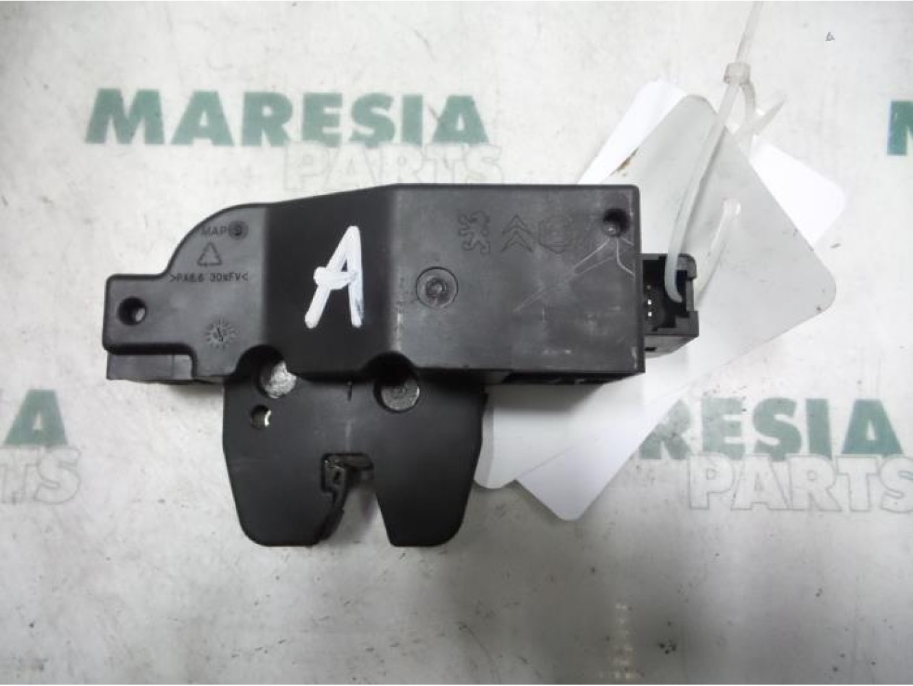 Citroen - C6 - Tailgate lock mechanism