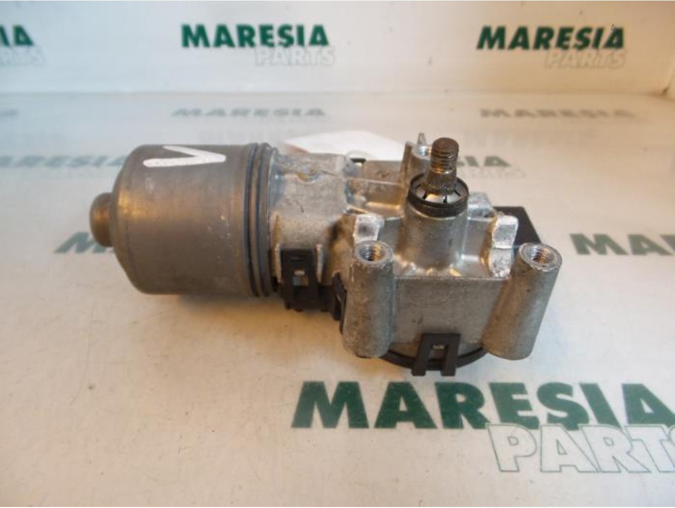 Alfa Romeo - 147 - Scheibenwischermotor vorne
