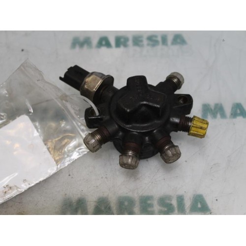Renault - Megane Scenic - Fuel injector nozzle
