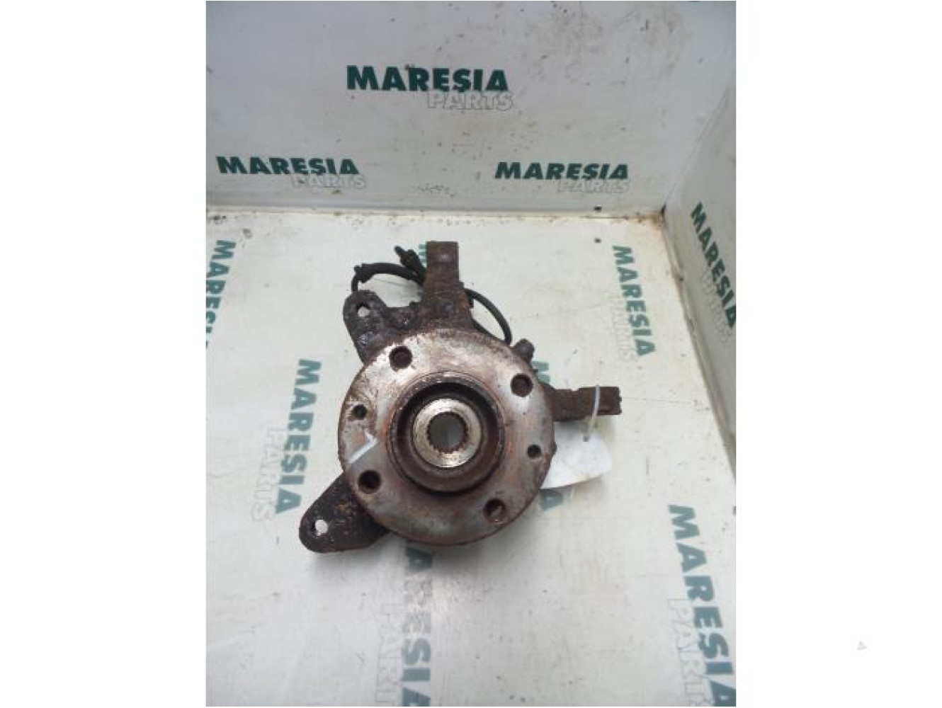 Renault - Megane - Fusee links-voor