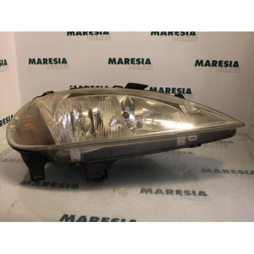 Renault - Megane - Headlight, right