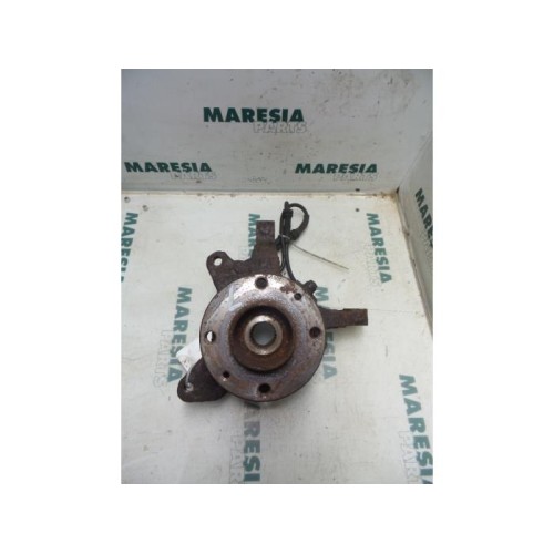 Renault - Megane - Fusee links-voor