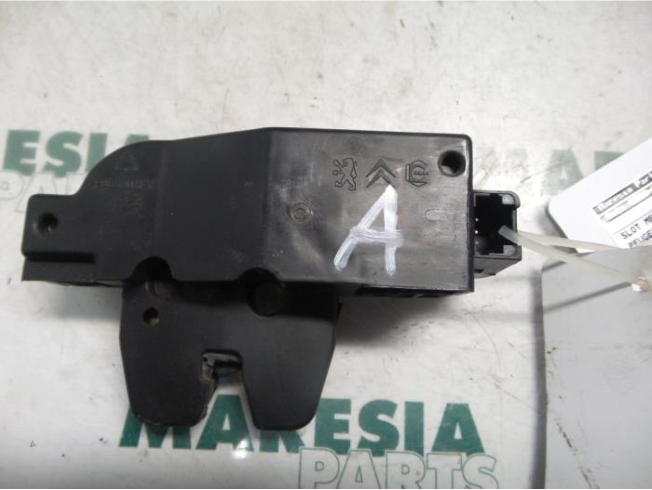 Peugeot - 307 - Tailgate lock mechanism