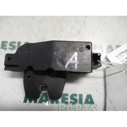 Peugeot - 307 - Tailgate lock mechanism