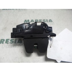 Peugeot - 207 - Tailgate lock mechanism