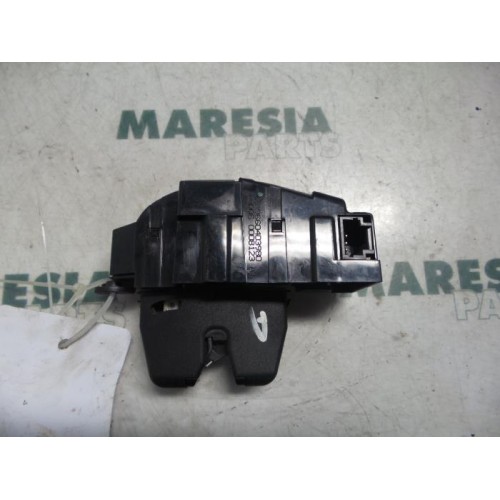 Peugeot - 207 - Tailgate lock mechanism