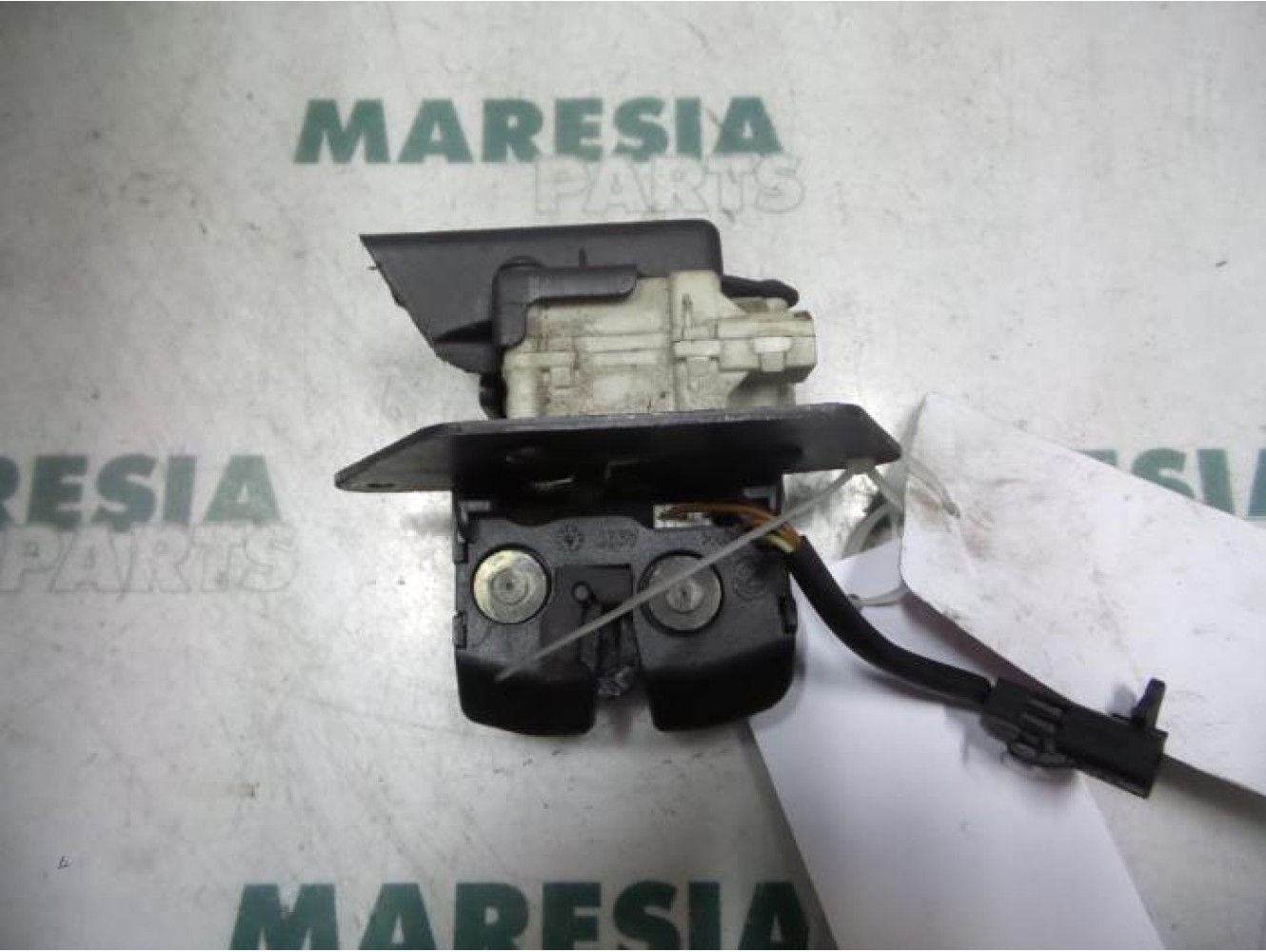 Fiat - Stilo - Tailgate lock mechanism